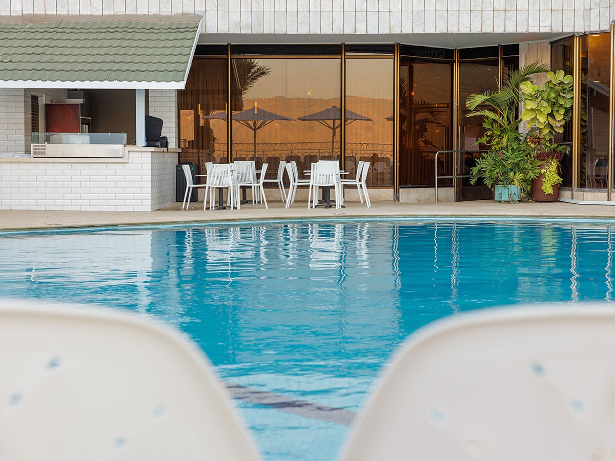 בריכת השחייה בריכת השחייה