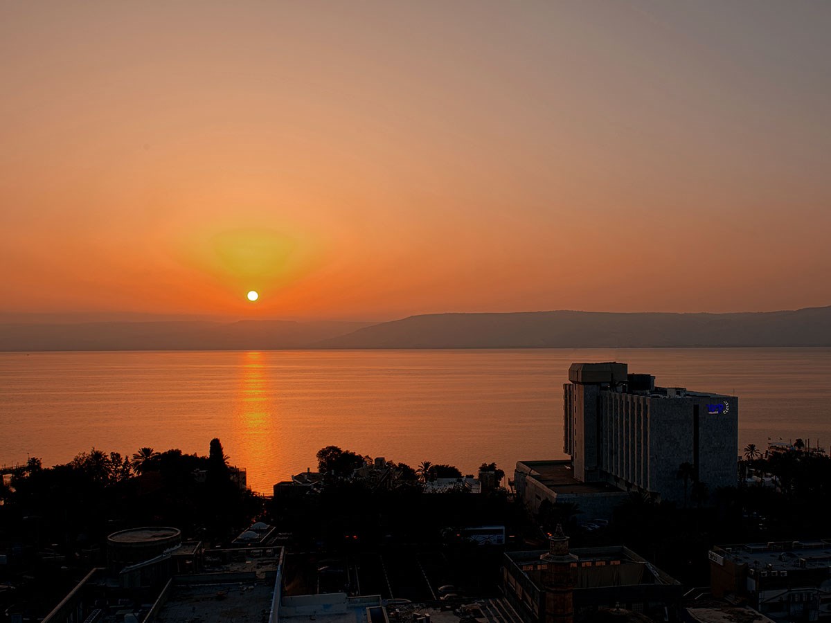 זריחה מעל הכנרת זריחה מעל הכנרת