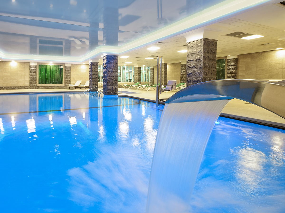 בריכת מים טרמומינרליים בספא חמת קיסר בריכת מים טרמומינרליים בספא חמת קיסר