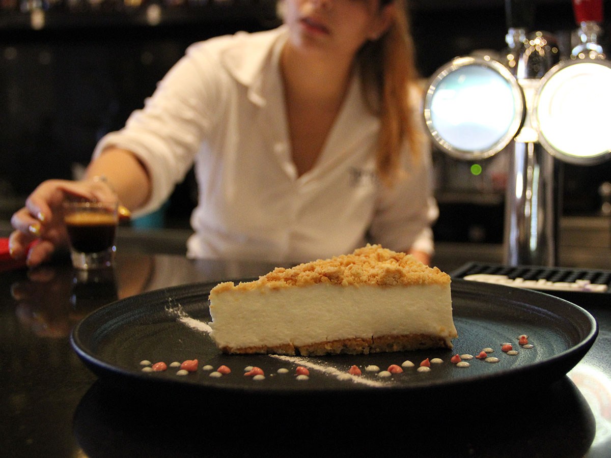 לובי בר לובי בר